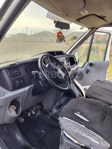 Ford Transit-13