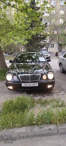 Mercedes E 270-2