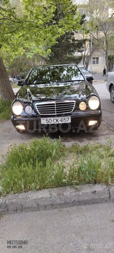 Mercedes E 270-1