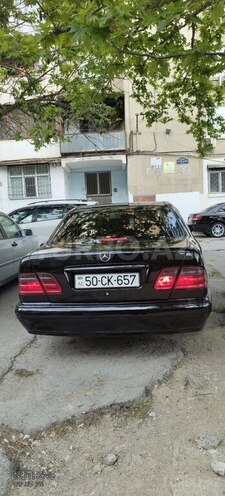 Mercedes E 270-3