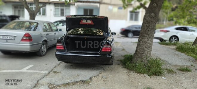 Mercedes E 270-4