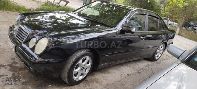 Mercedes E 270-9