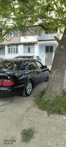 Mercedes E 270-12
