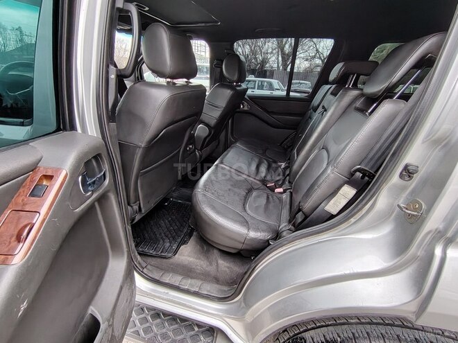 Nissan Pathfinder-9