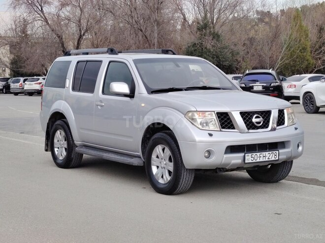 Nissan Pathfinder-2