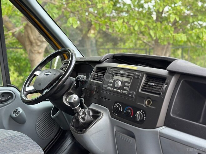 Ford Transit-19