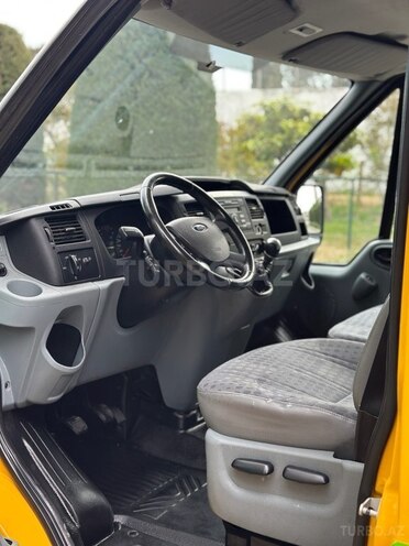 Ford Transit-17