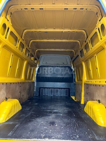 Ford Transit-13