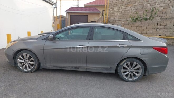 Hyundai Sonata-4