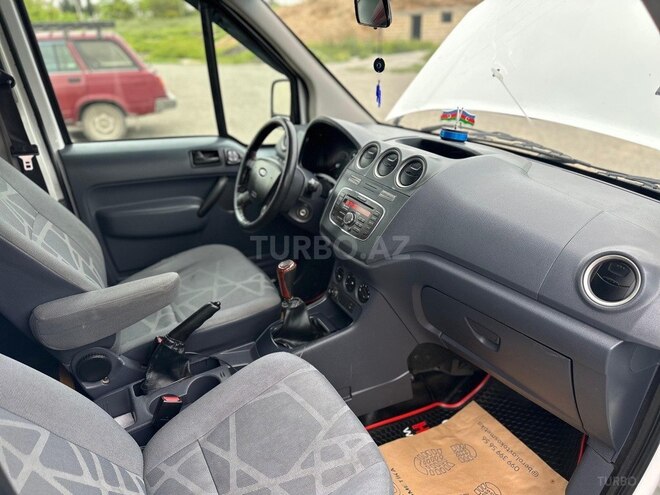 Ford Transit Connect-11