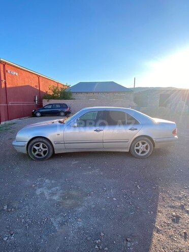 Mercedes E 220-2