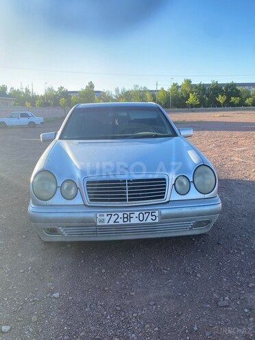 Mercedes E 220-3