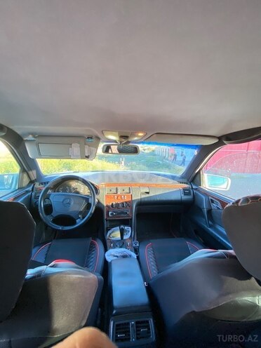 Mercedes E 220-5
