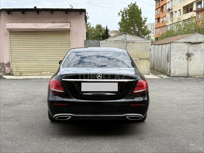 Mercedes E 200-2