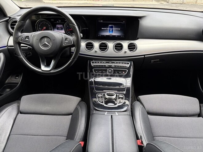 Mercedes E 200-11