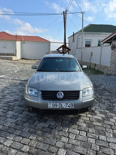 Volkswagen Passat-1