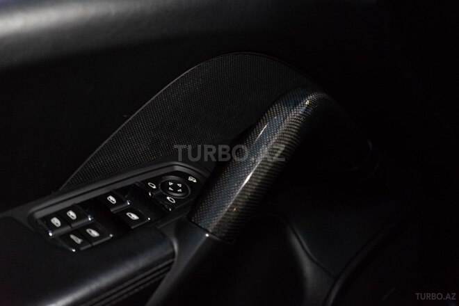 Porsche Cayenne Turbo S-12
