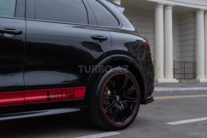 Porsche Cayenne Turbo S-6