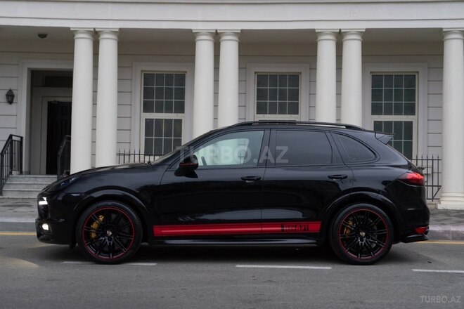 Porsche Cayenne Turbo S-2
