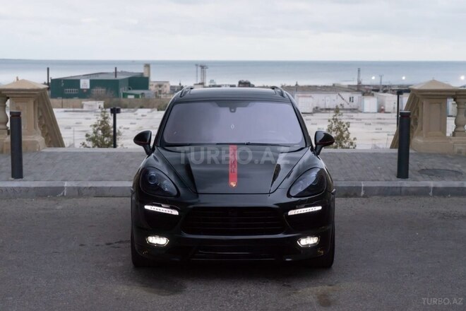 Porsche Cayenne Turbo S-9