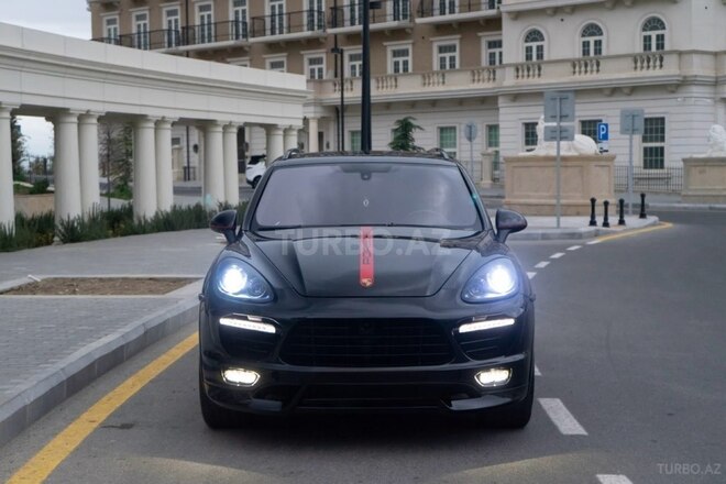 Porsche Cayenne Turbo S-1