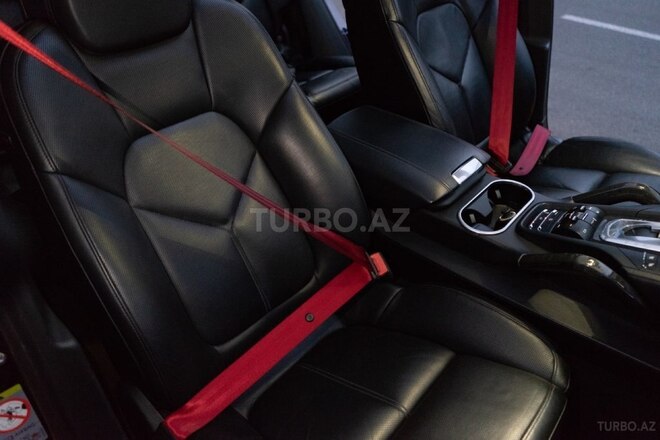 Porsche Cayenne Turbo S-14