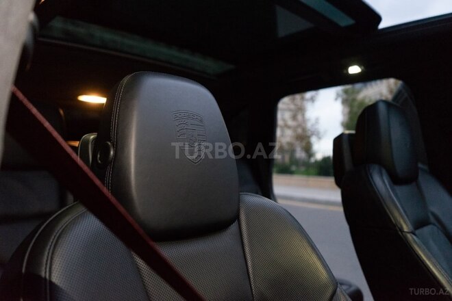 Porsche Cayenne Turbo S-13