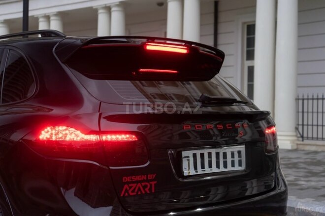 Porsche Cayenne Turbo S-8