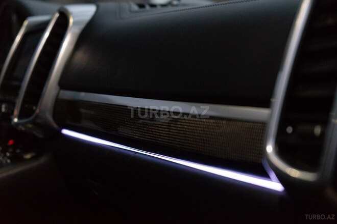 Porsche Cayenne Turbo S-11