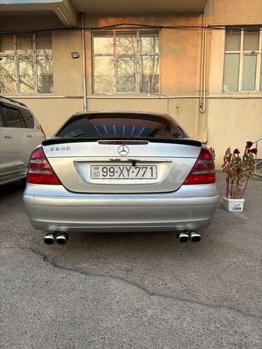Mercedes E 240-2