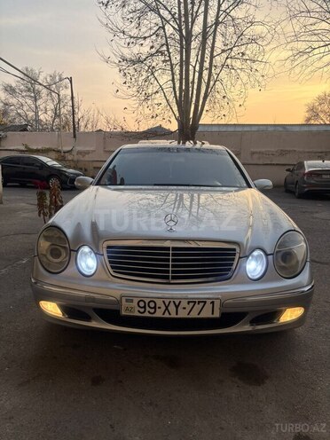 Mercedes E 240-1