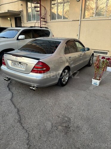 Mercedes E 240-4