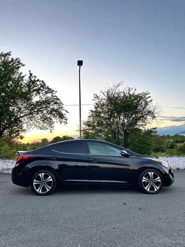 Hyundai Elantra-4