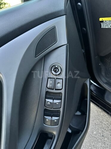 Hyundai Elantra-11