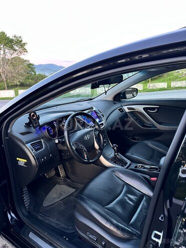 Hyundai Elantra-9