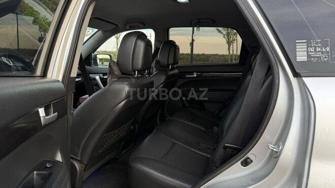 Kia Sorento-13