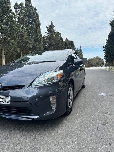 Toyota Prius-2