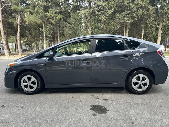 Toyota Prius-3
