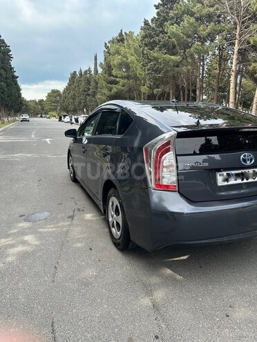 Toyota Prius-4