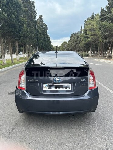 Toyota Prius-5