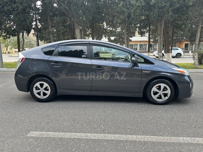 Toyota Prius-7