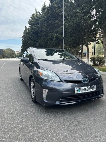 Toyota Prius-8