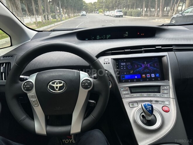 Toyota Prius-11