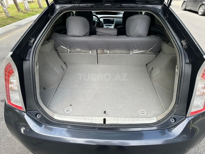 Toyota Prius-13