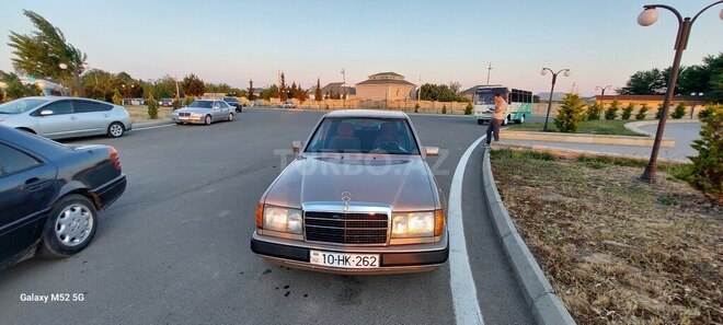 Mercedes 220 E-1