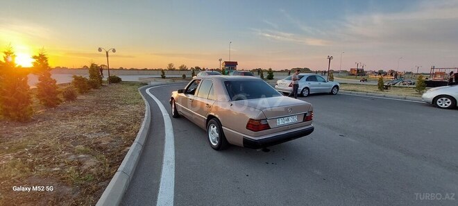 Mercedes 220 E-9