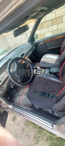 Mercedes 220 E-17