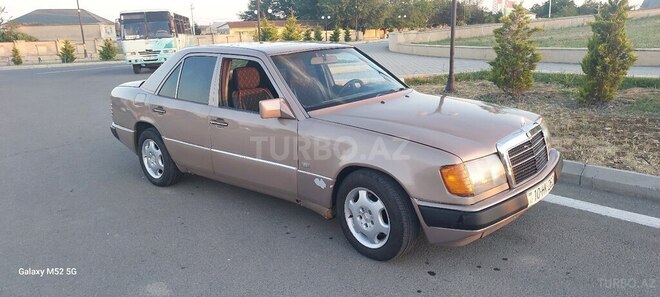 Mercedes 220 E-2