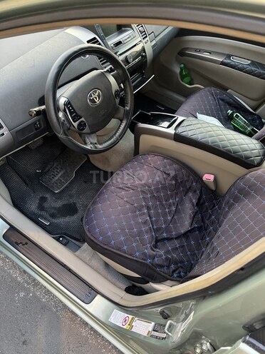 Toyota Prius-3