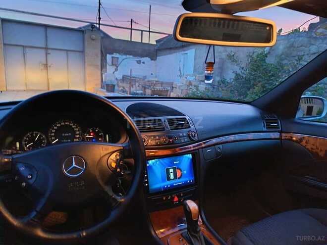 Mercedes E 270-5